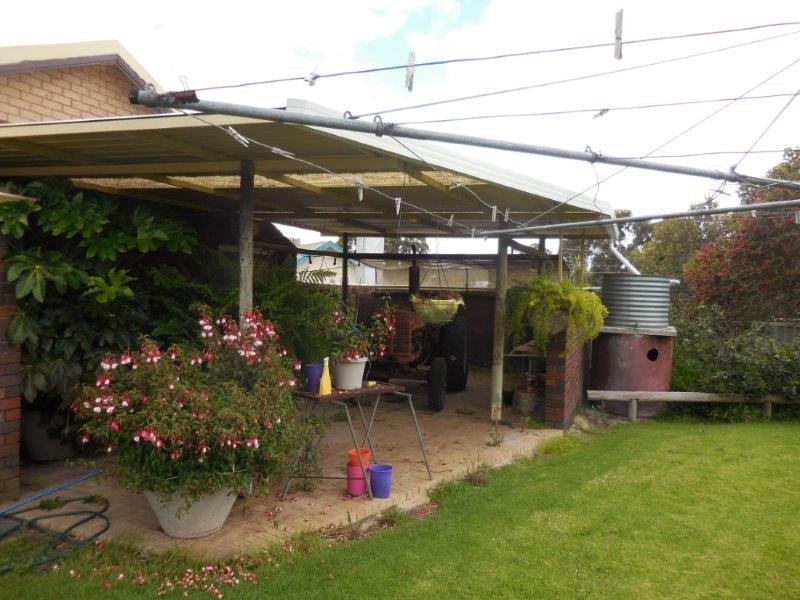 11 Oatlands Road, Mount Barker WA 6324