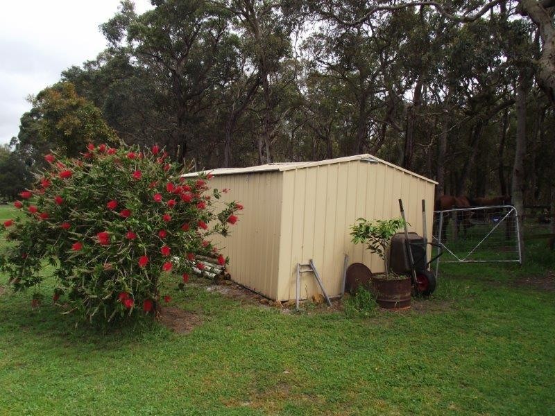 51 Sixpenny Road, Porongurup WA 6324