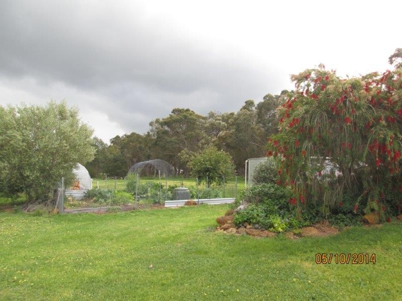 51 Sixpenny Road, Porongurup WA 6324