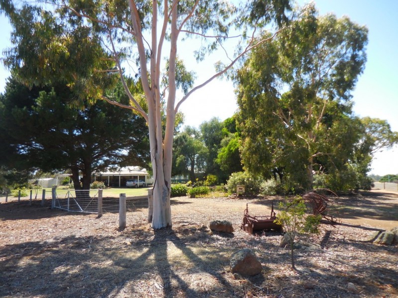 182 Boyup Road, Forest Hill WA 6324