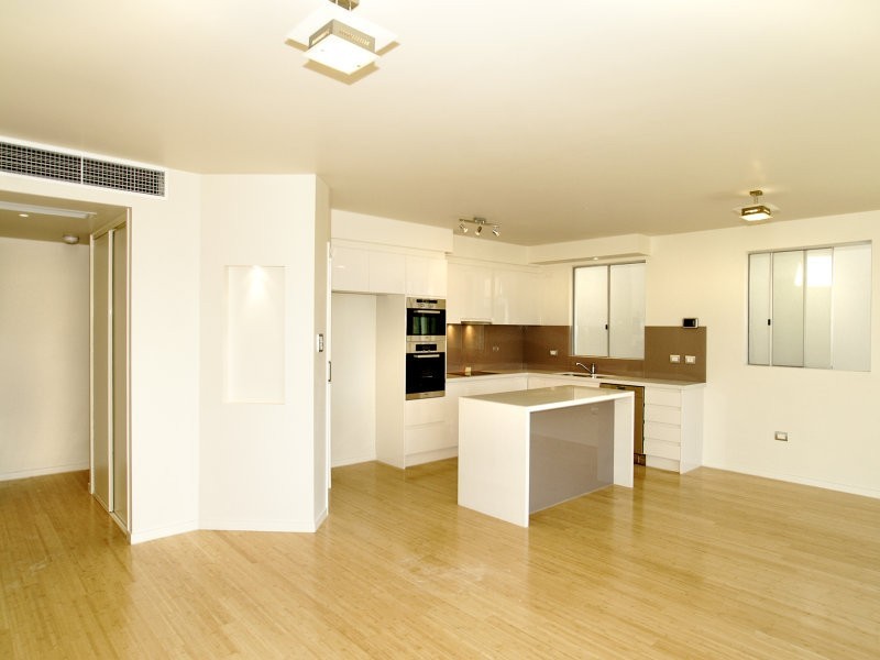 1/2 Queen St, Scarborough QLD 4020