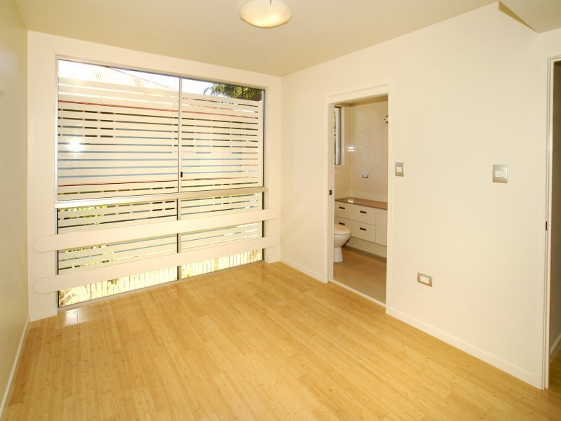 1/2 Queen St, Scarborough QLD 4020
