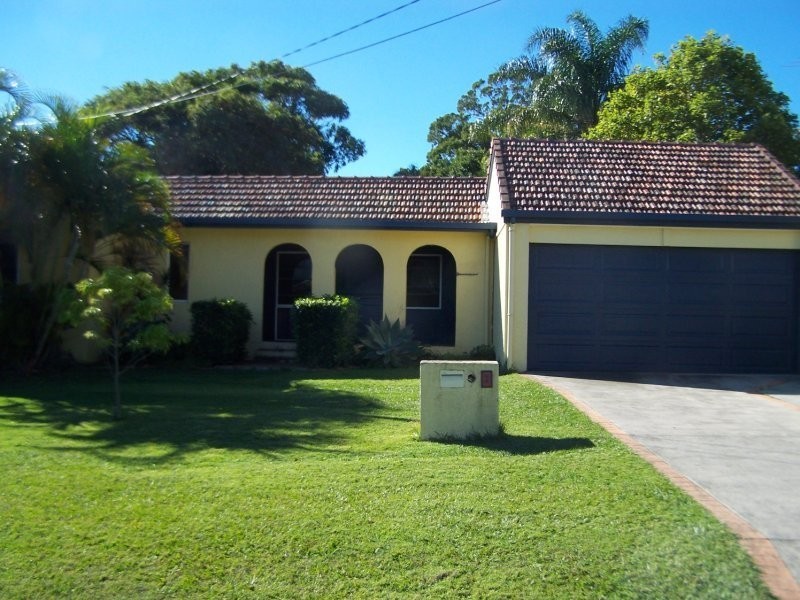 2 Brennan Road, Scarborough QLD 4020