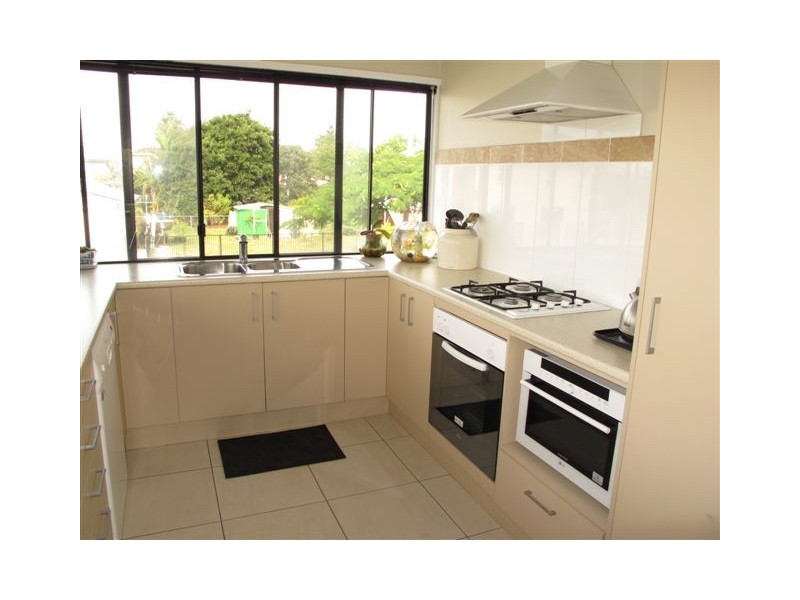 39 Belvedere St, Clontarf QLD 4019