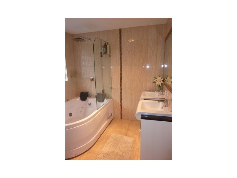 23 Matthew St, Scarborough QLD 4020