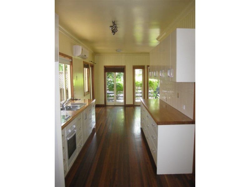 16 Donald St, Woody Point QLD 4019