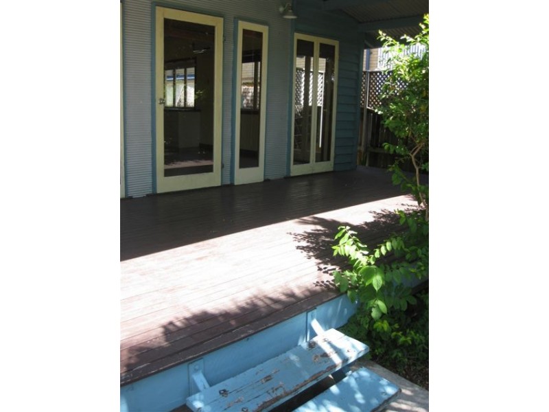 16 Donald St, Woody Point QLD 4019