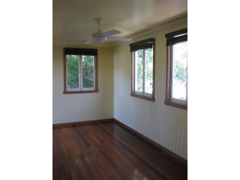 16 Donald St, Woody Point QLD 4019