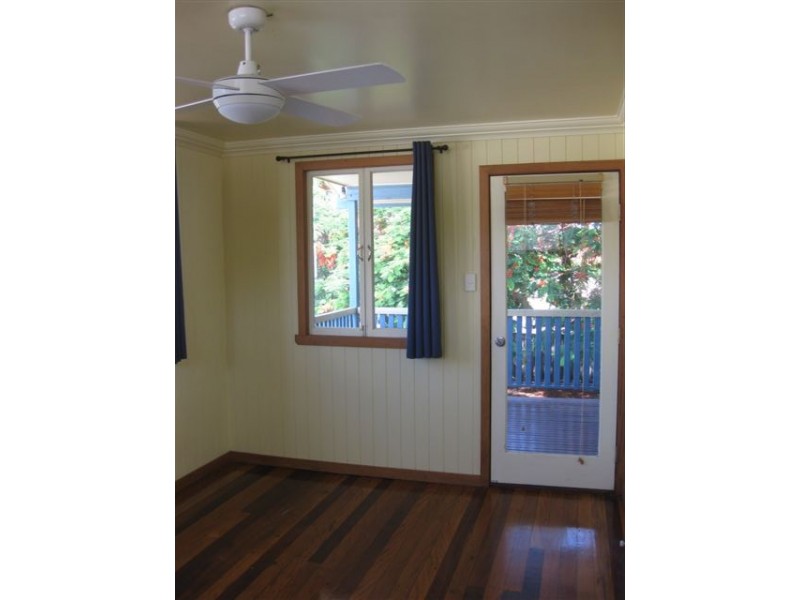 16 Donald St, Woody Point QLD 4019