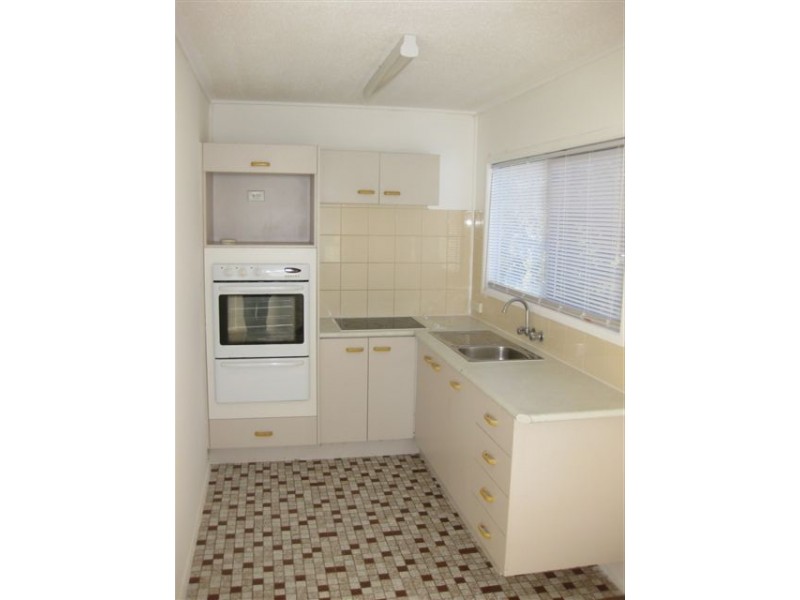 74 Longland St, Redcliffe QLD 4020