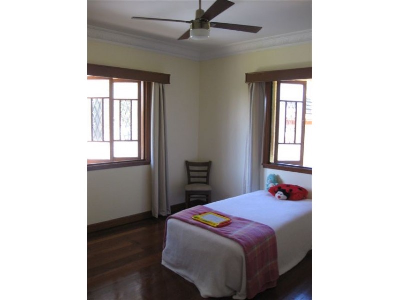 19 Herbert Street, Scarborough QLD 4020