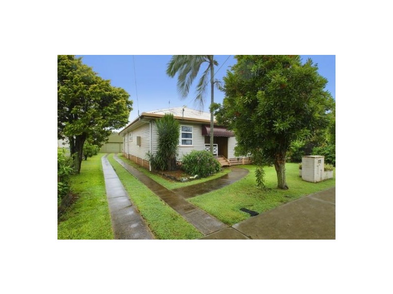 12 Queen St, Scarborough QLD 4020