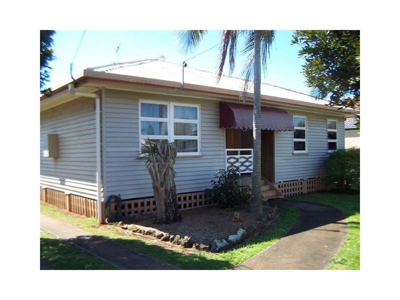 12 Queen St, Scarborough QLD 4020
