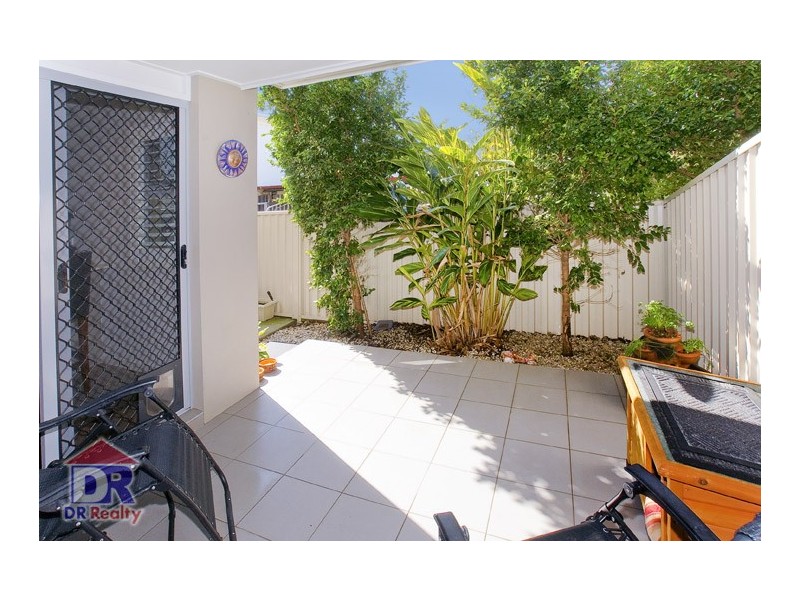 3/8 Griffith Rd, Scarborough QLD 4020