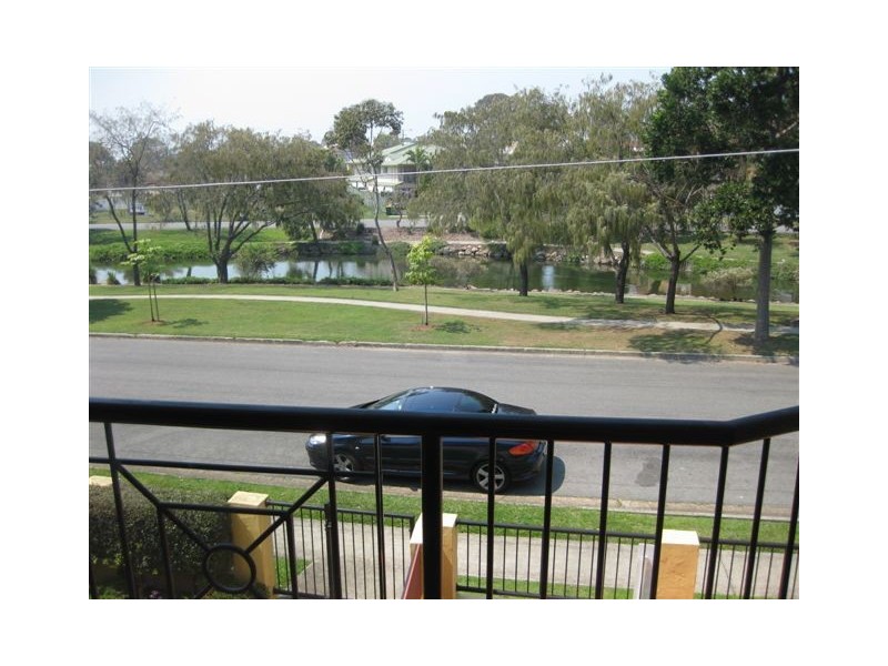 2/13-15 Humpybong Esp, Redcliffe QLD 4020