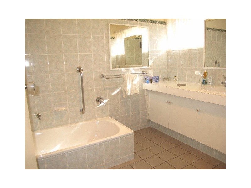 200 MacDonnell Rd, Clontarf QLD 4019