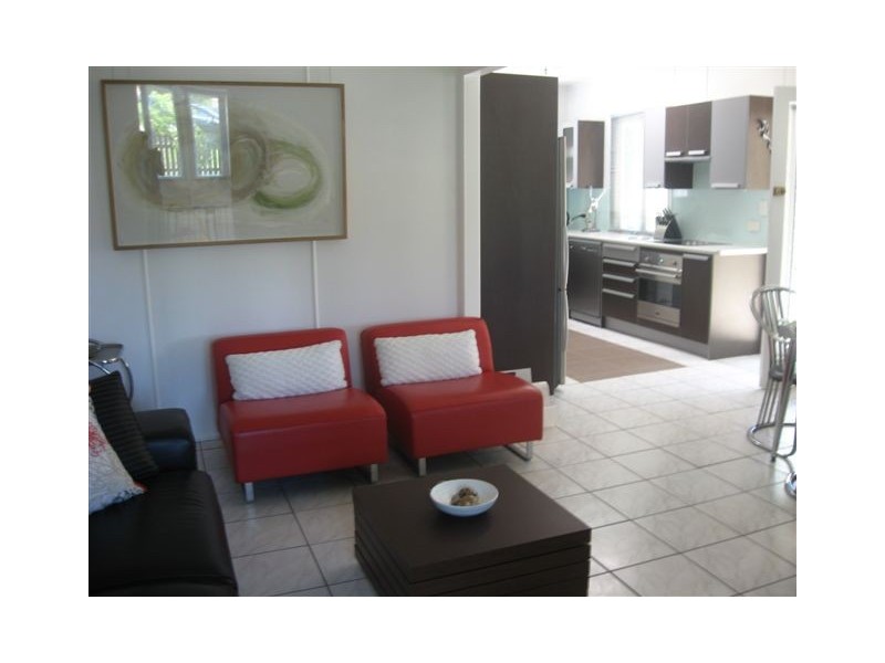 231 Scarborough Rd, Scarborough QLD 4020