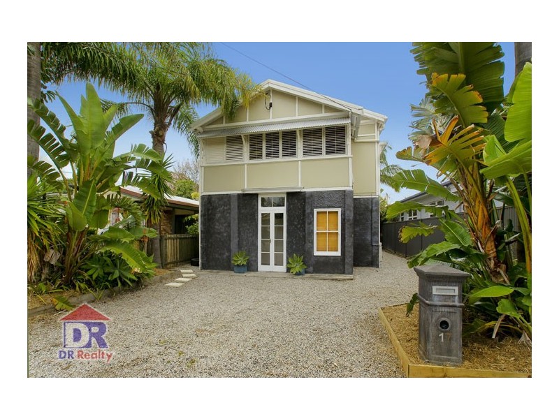 17 Campbell St, Scarborough QLD 4020