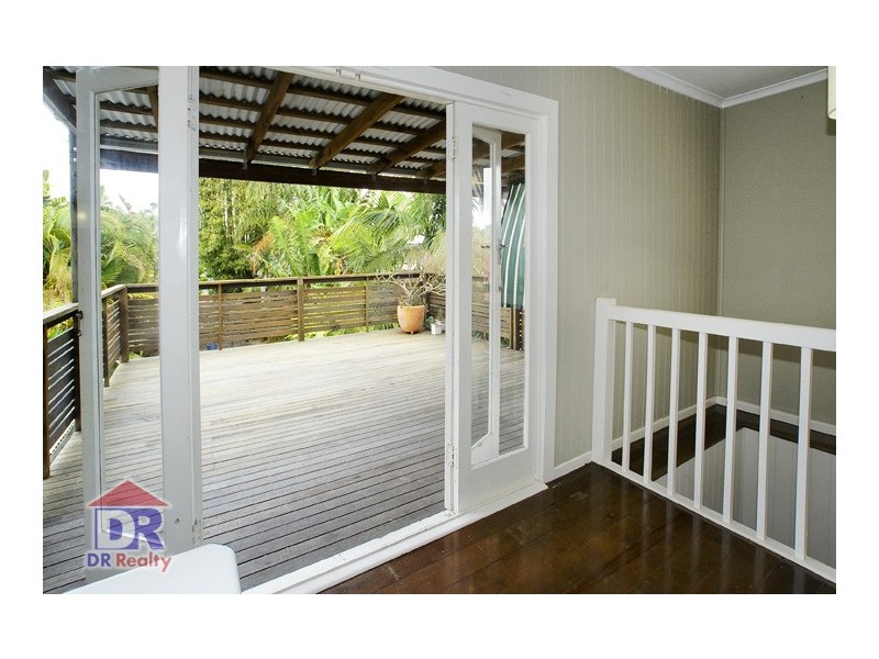 17 Campbell St, Scarborough QLD 4020
