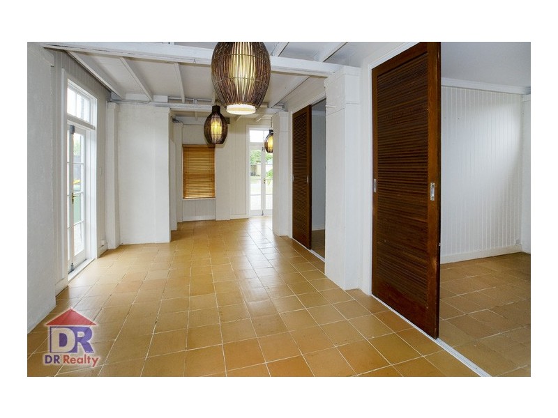 17 Campbell St, Scarborough QLD 4020