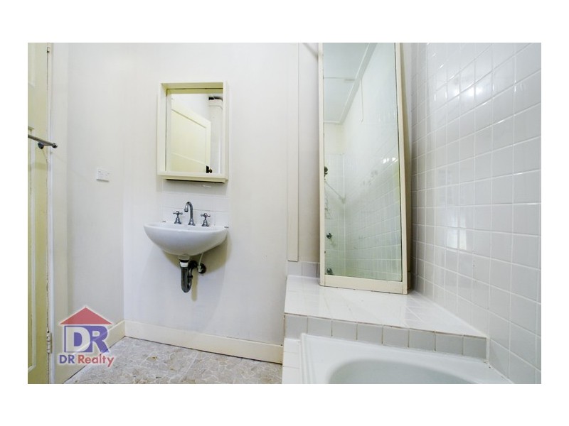 17 Campbell St, Scarborough QLD 4020