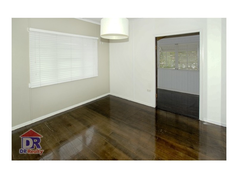 17 Campbell St, Scarborough QLD 4020