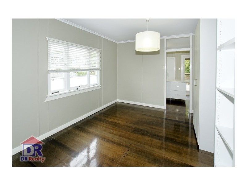 17 Campbell St, Scarborough QLD 4020