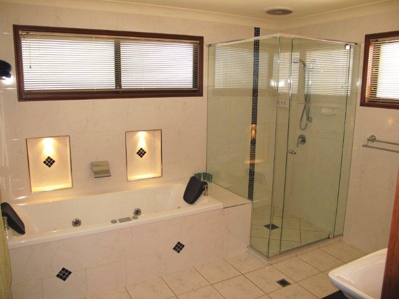 4 Oakmont St, Rothwell QLD 4022