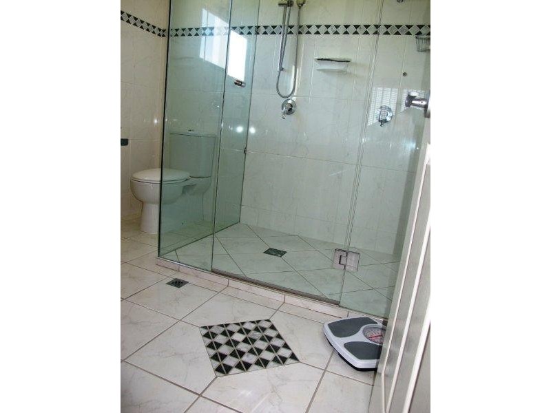 4 Oakmont St, Rothwell QLD 4022