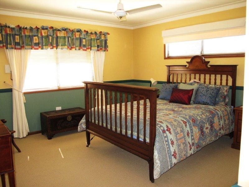 4 Oakmont St, Rothwell QLD 4022