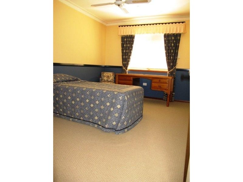 4 Oakmont St, Rothwell QLD 4022