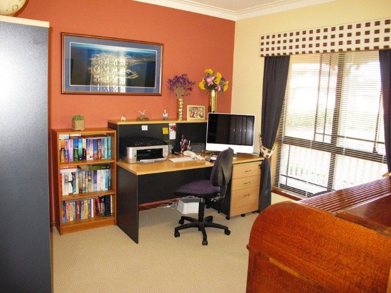 4 Oakmont St, Rothwell QLD 4022