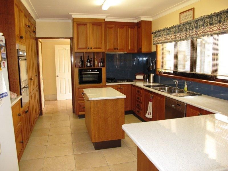 4 Oakmont St, Rothwell QLD 4022