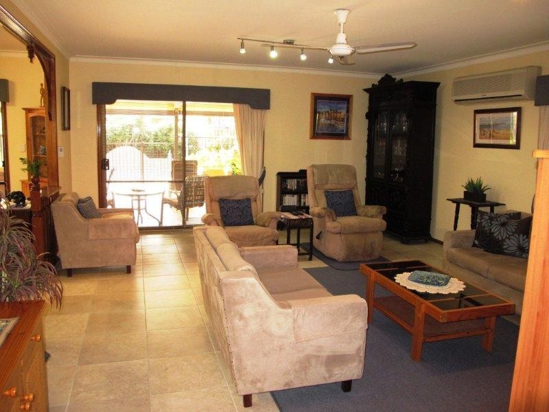 4 Oakmont St, Rothwell QLD 4022