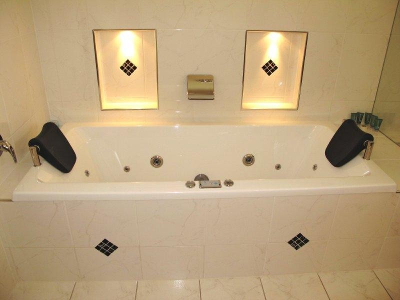 4 Oakmont St, Rothwell QLD 4022