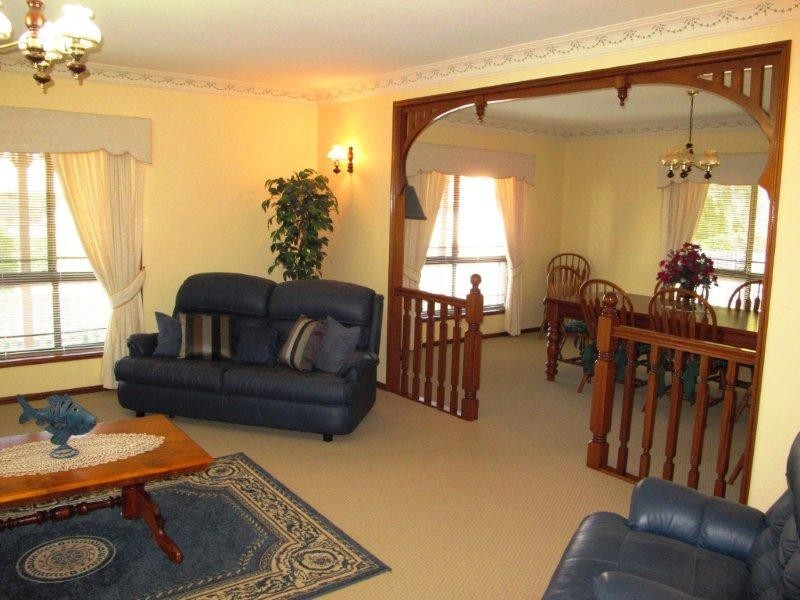 4 Oakmont St, Rothwell QLD 4022