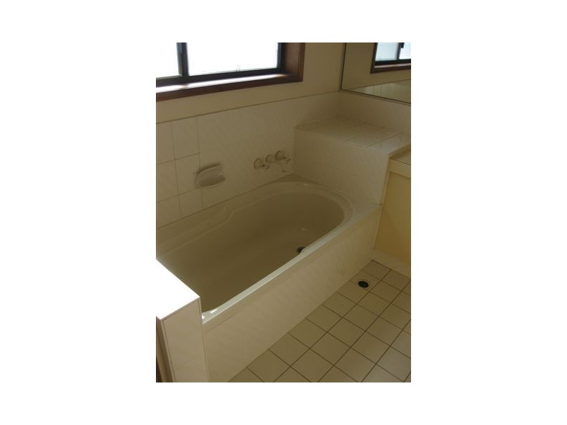 146 Griffith Rd, Scarborough QLD 4020