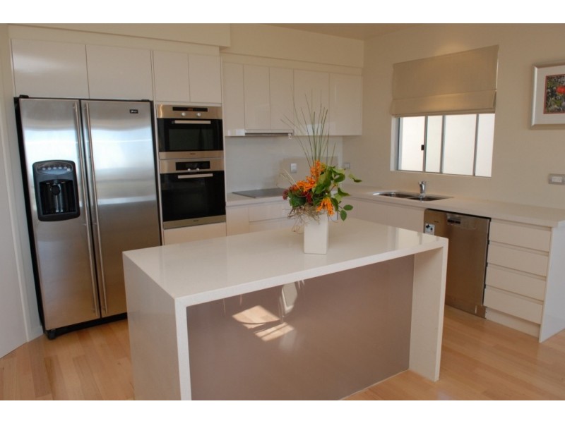 2 Queen Street, Scarborough QLD 4020