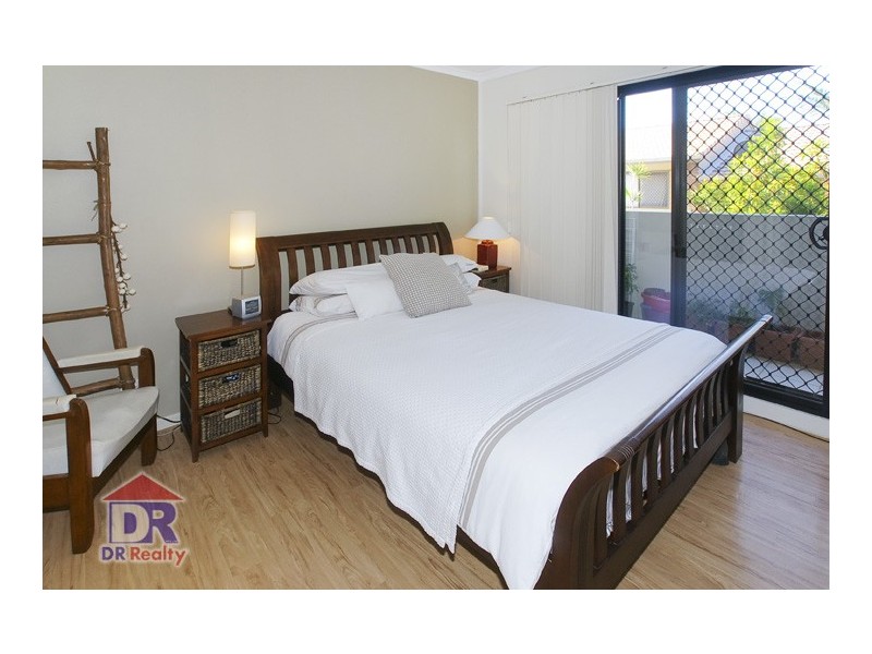 10/82 Mein St, Scarborough QLD 4020