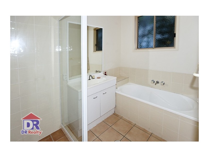 261 MacDonnell Rd, Clontarf QLD 4019