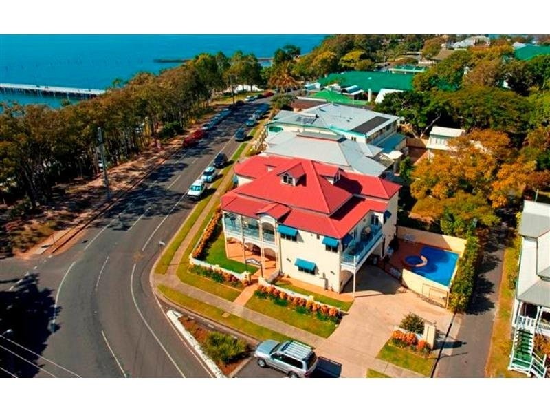 82 Park Pde, Shorncliffe QLD 4017
