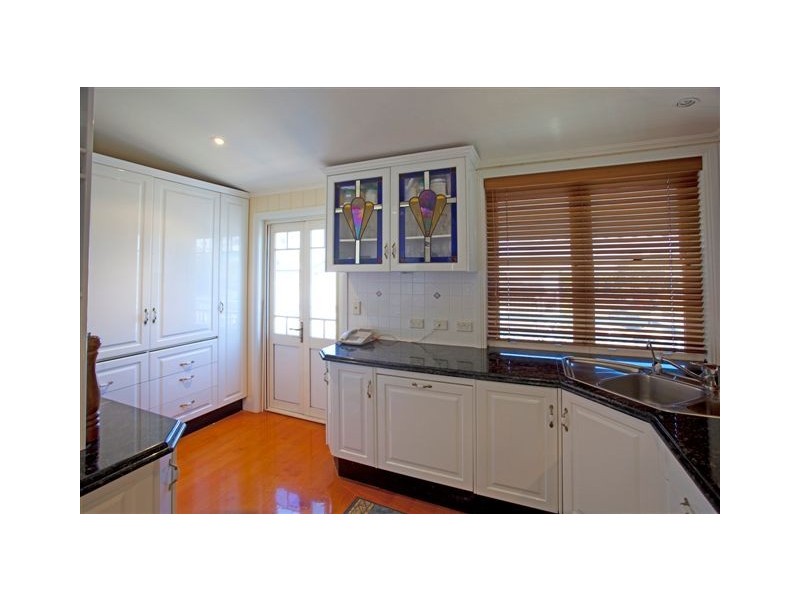 82 Park Pde, Shorncliffe QLD 4017