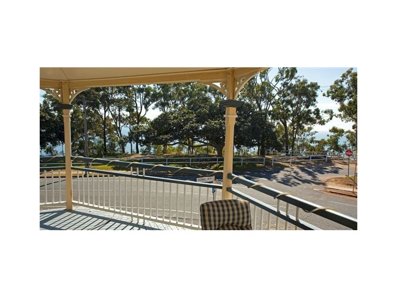 82 Park Pde, Shorncliffe QLD 4017