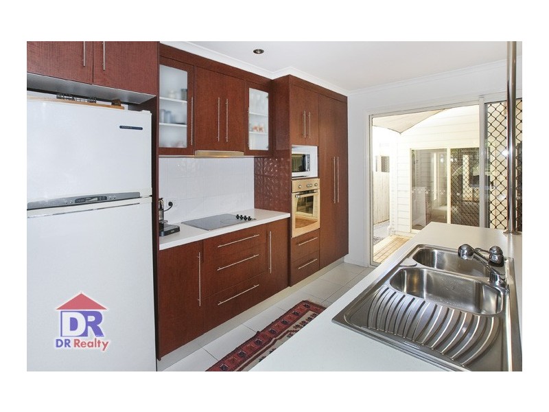 8a Brennan Rd, Scarborough QLD 4020