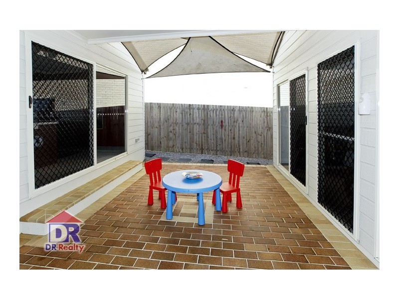 8a Brennan Rd, Scarborough QLD 4020