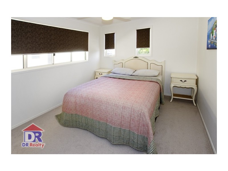 8a Brennan Rd, Scarborough QLD 4020