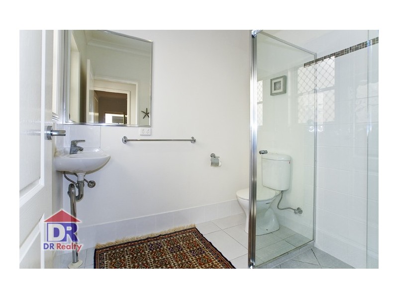 8a Brennan Rd, Scarborough QLD 4020