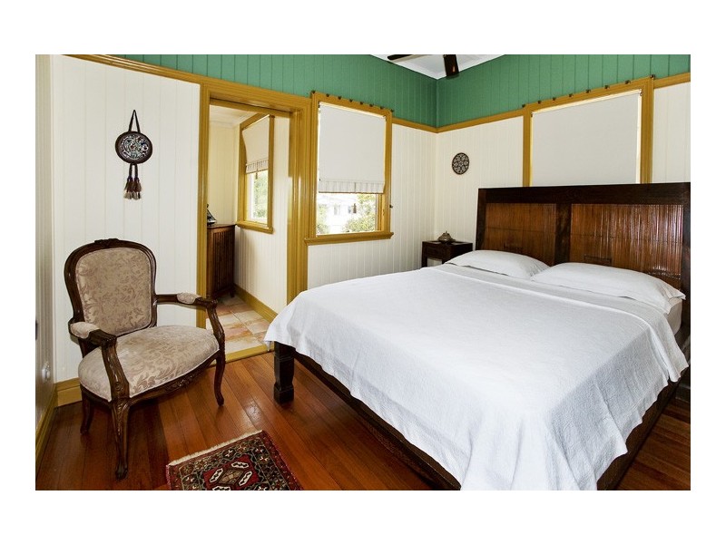 6 Bailey St, Woody Point QLD 4019