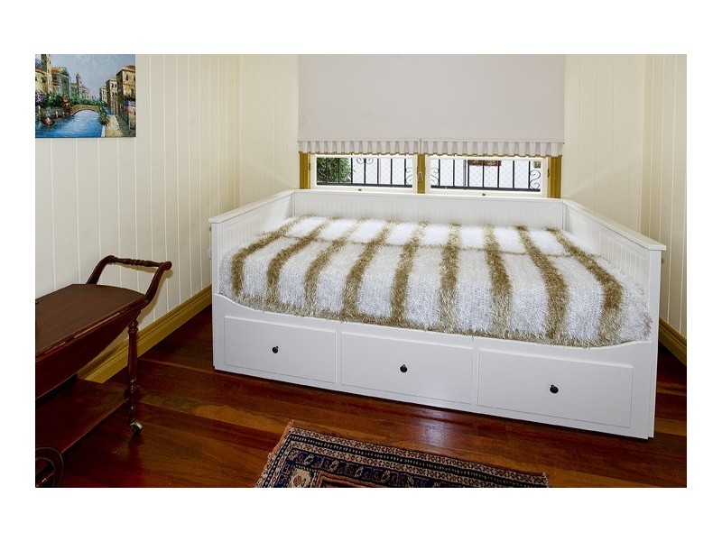 6 Bailey St, Woody Point QLD 4019