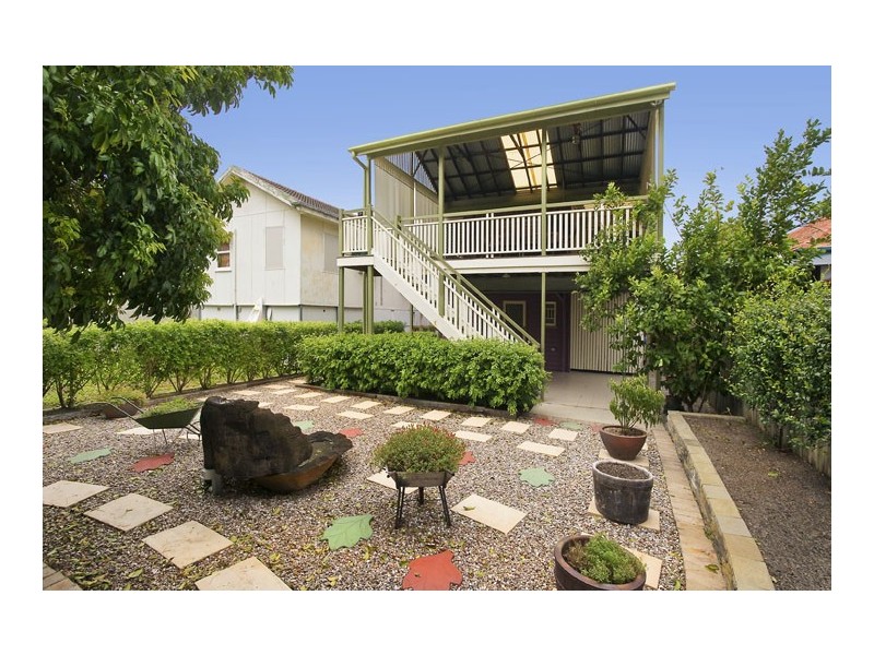 6 Bailey St, Woody Point QLD 4019